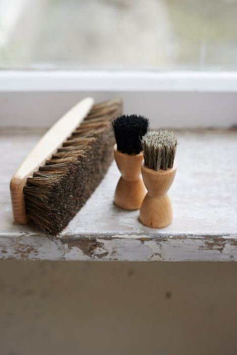 2 small travel horsehair putting on polish brushes - Set of 2