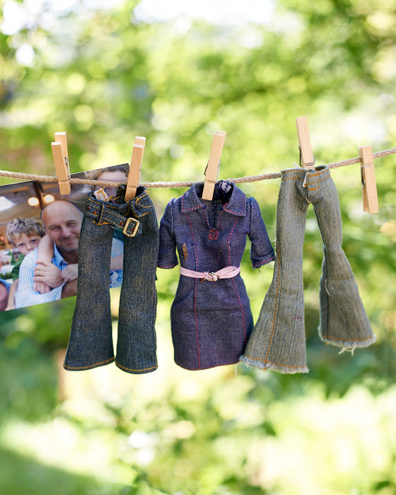 Kids washing line with mini pegs in a calico drawstring bag