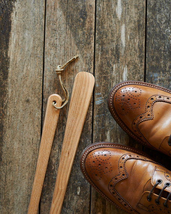 Long handled shoehorn in oiled beechwood - leather strap