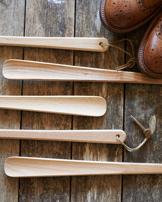 Long handled shoehorn in oiled beechwood - leather strap