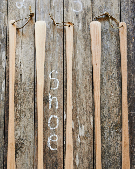 Long handled shoehorn in oiled beechwood - leather strap