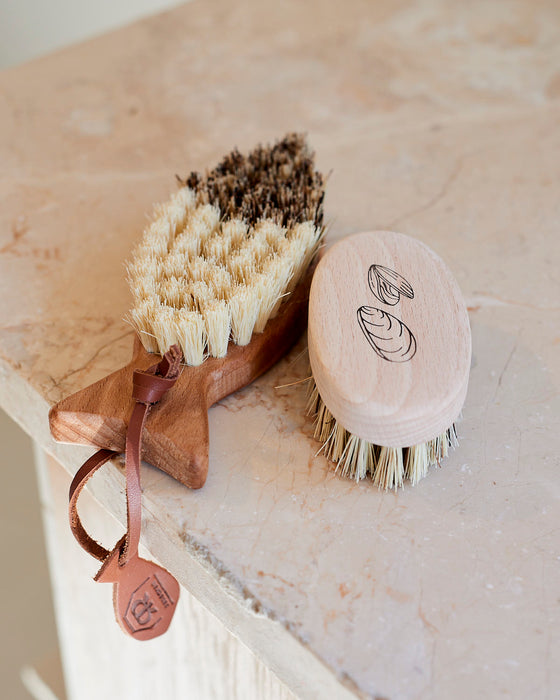 oiled beechwood scrubbing brush