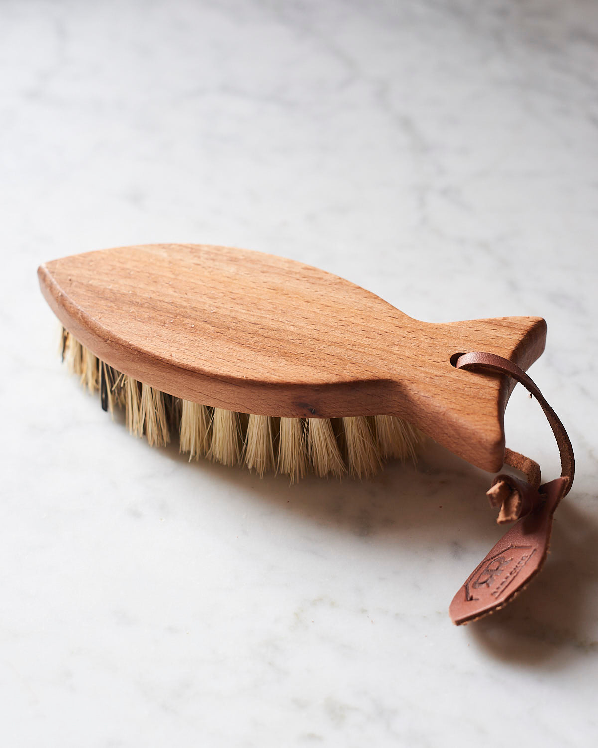 Vegetable scrubbing brush in oiled beechwood brush64