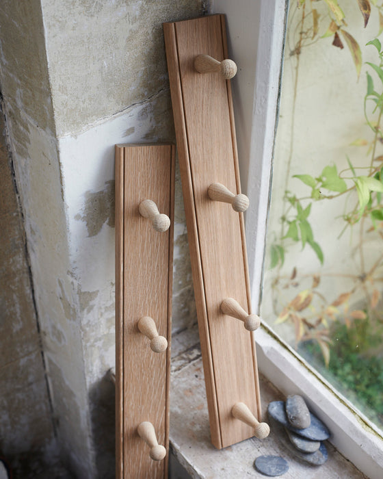 Traditional oak shaker peg rails