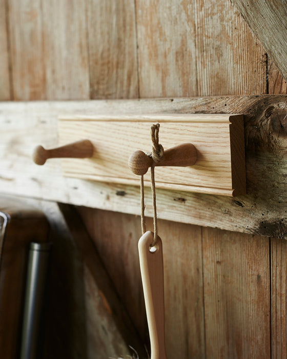 Traditional oak shaker peg rails