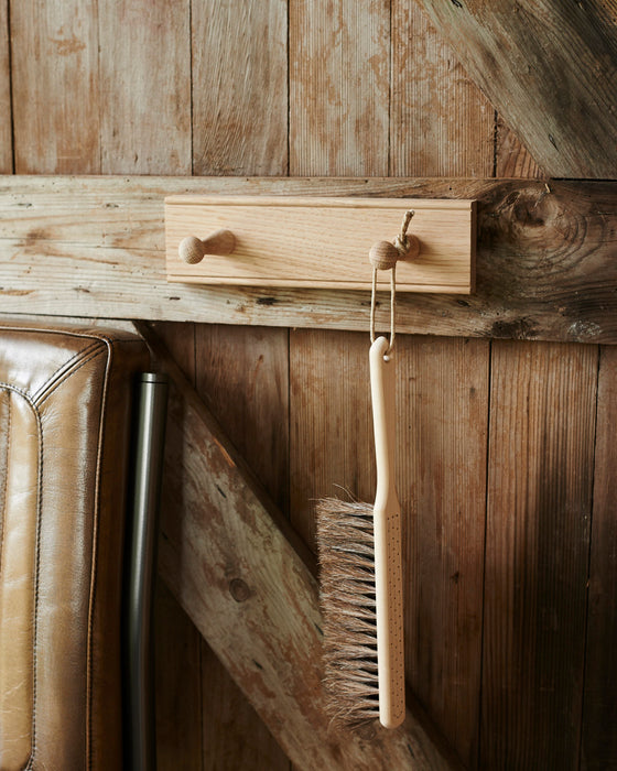 Traditional oak shaker peg rails