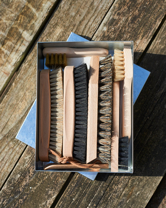 complete shoe brush set in metal box