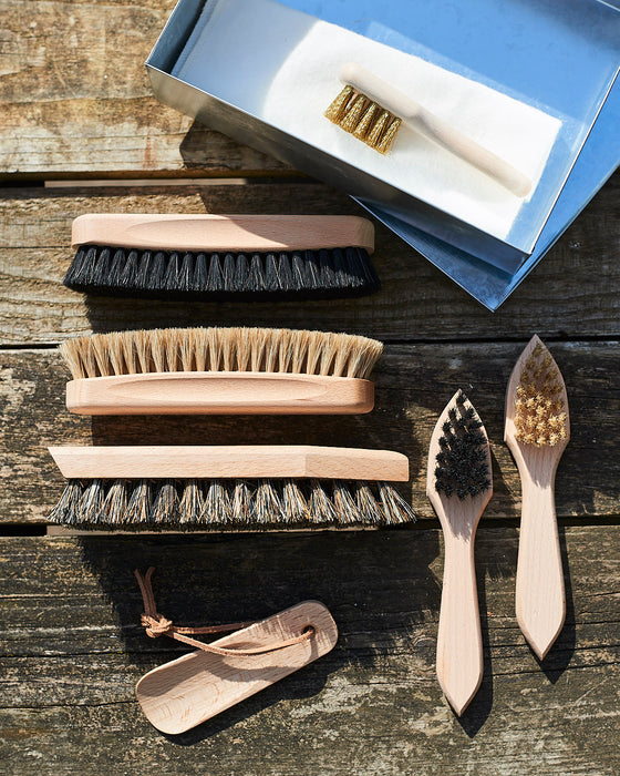 shoe brush set in metal box